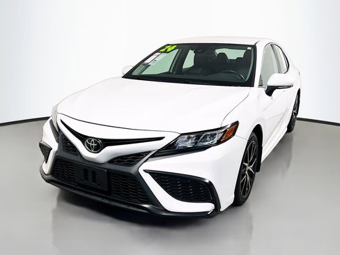 Used 2024 Toyota Camry SE FWD image 10