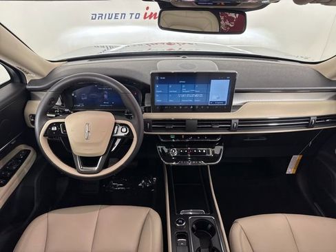 New 2026 Lincoln Corsair Premiere image 9