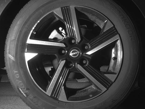 Used 2025 Nissan Sentra SV FWD image 15