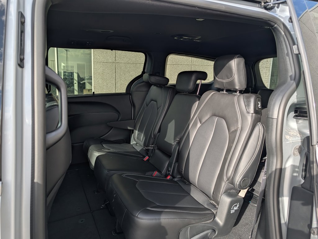 New 2026 Chrysler Pacifica Select FWD image 6