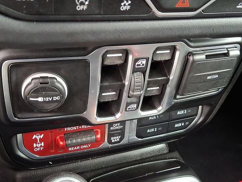 Used 2025 Jeep Wrangler Unlimited Rubicon AWD/4WD image 25