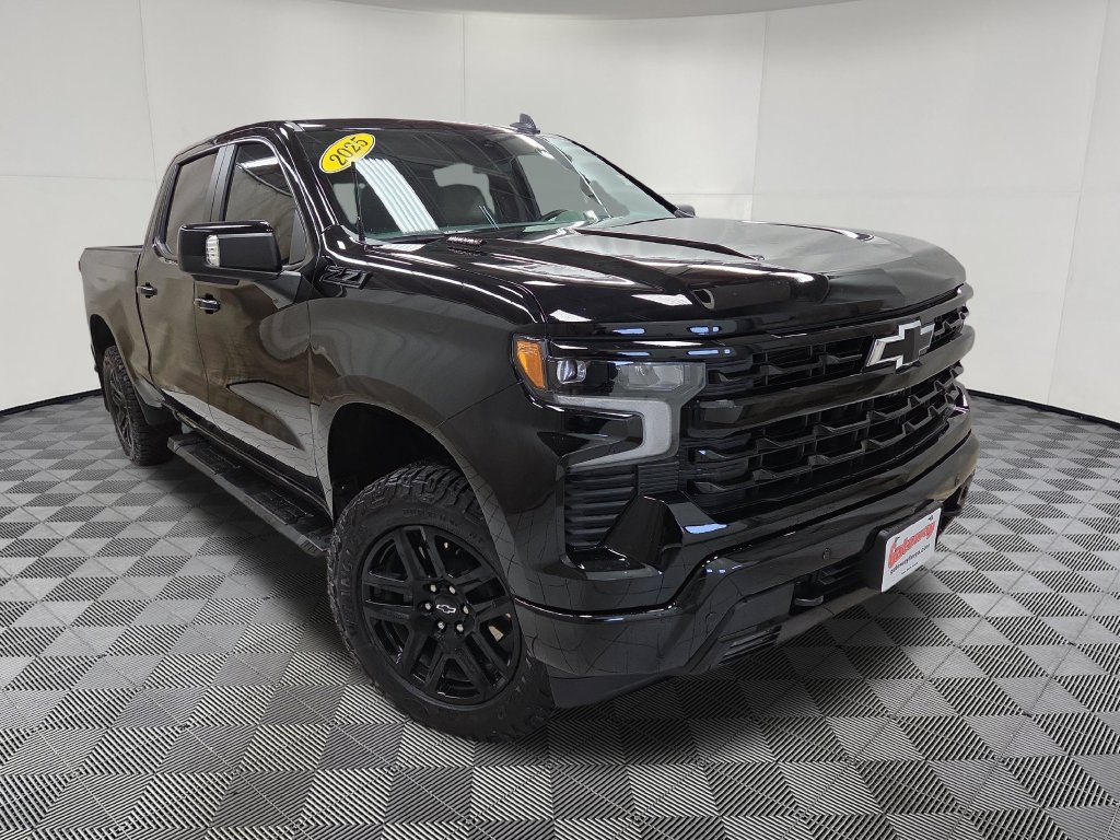 Used 2025 Chevrolet Silverado 1500 RST AWD/4WD image 3