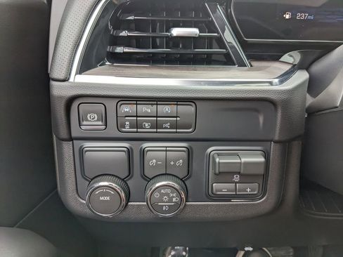 Used 2025 Chevrolet Tahoe Premier RWD image 31