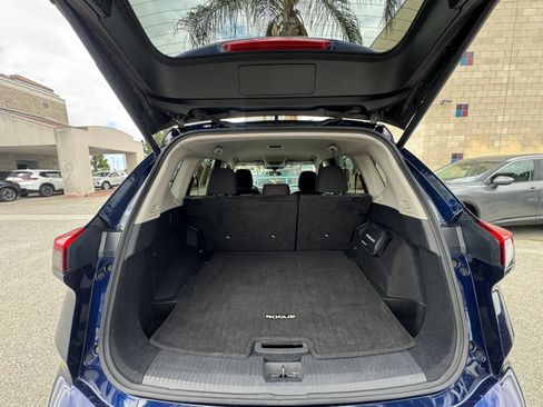 Used 2025 Nissan Rogue SV FWD image 28