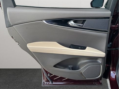 Used 2022 Lincoln Nautilus FWD image 38