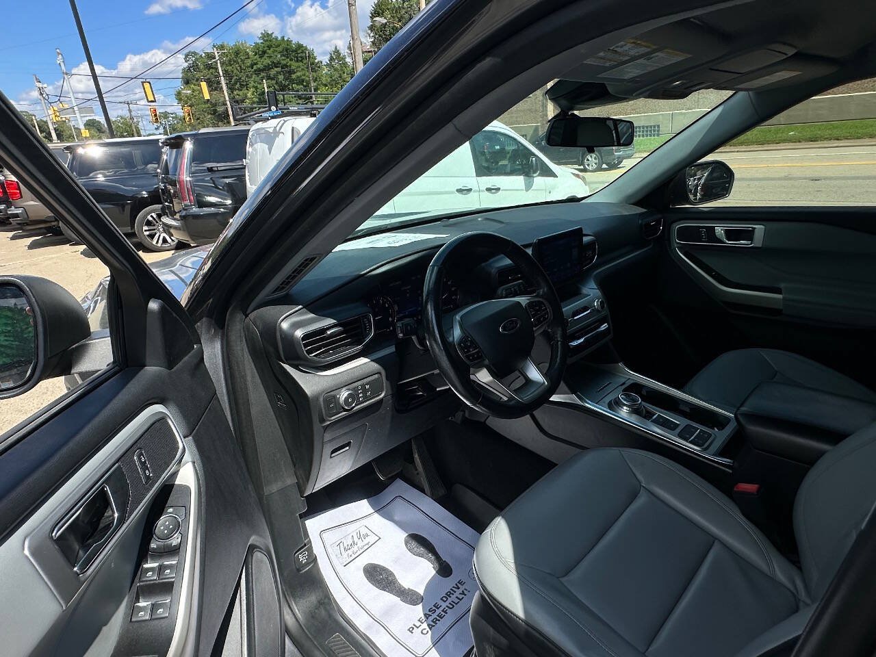 Used 2021 Ford Explorer XLT w/ Equipment Group 202A RWD image 9