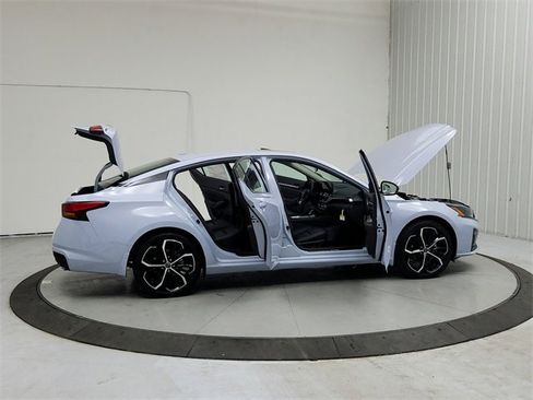 New 2025 Nissan Altima 2.5 SR w/ SR Premium Package image 16