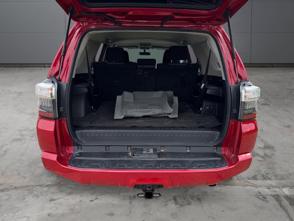 Used 2015 Toyota 4Runner SR5 AWD/4WD image 19