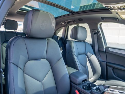 Certified 2026 Porsche Macan AWD/4WD image 27