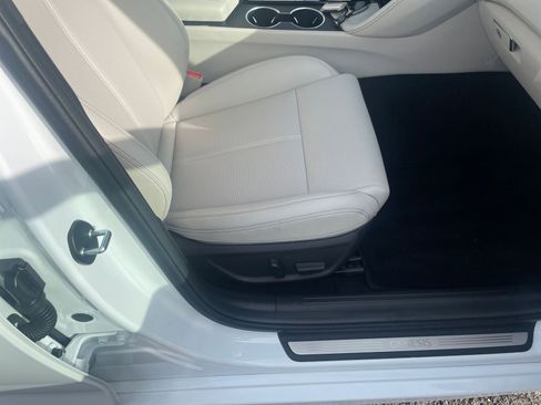 Used 2025 Genesis G70 2.5T image 27