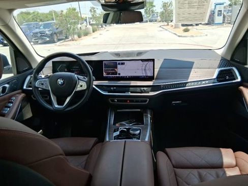Used 2024 BMW X7 xDrive40i w/ Premium Package AWD/4WD image 10