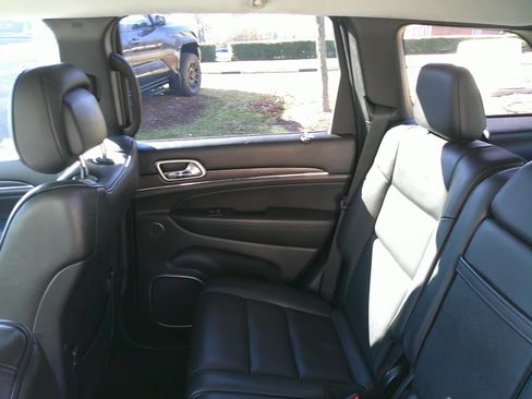 Used 2017 Jeep Grand Cherokee Summit w/ Platinum Series Group image 31