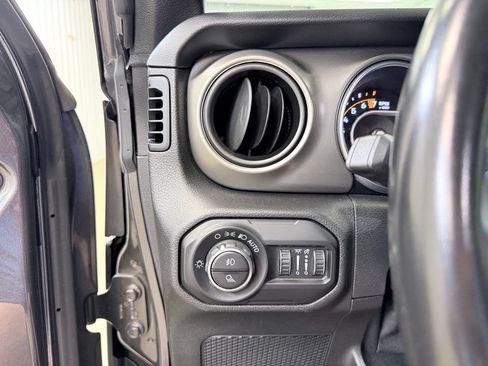 Used 2021 Jeep Gladiator Sport AWD/4WD image 36