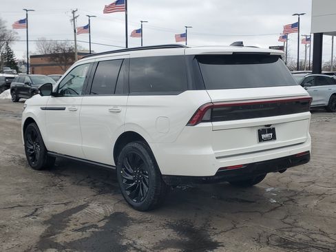 New 2026 Lincoln Navigator Reserve w/ Jet Appearance Package image 3