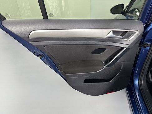 Used 2017 Volkswagen Golf S image 25