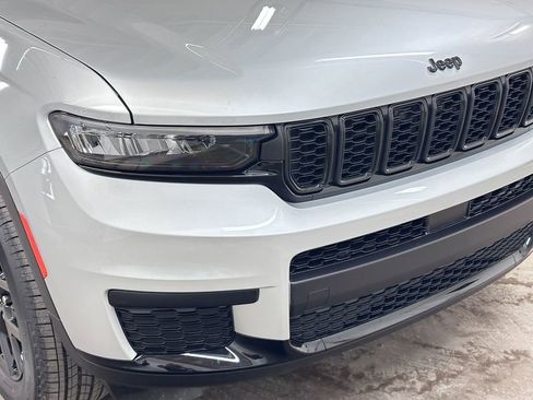 New 2025 Jeep Grand Cherokee L Altitude image 12