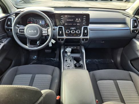 Used 2023 Kia Sorento LX image 7