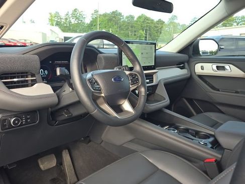 Used 2025 Ford Explorer Active w/ Active Comfort Package RWD image 26