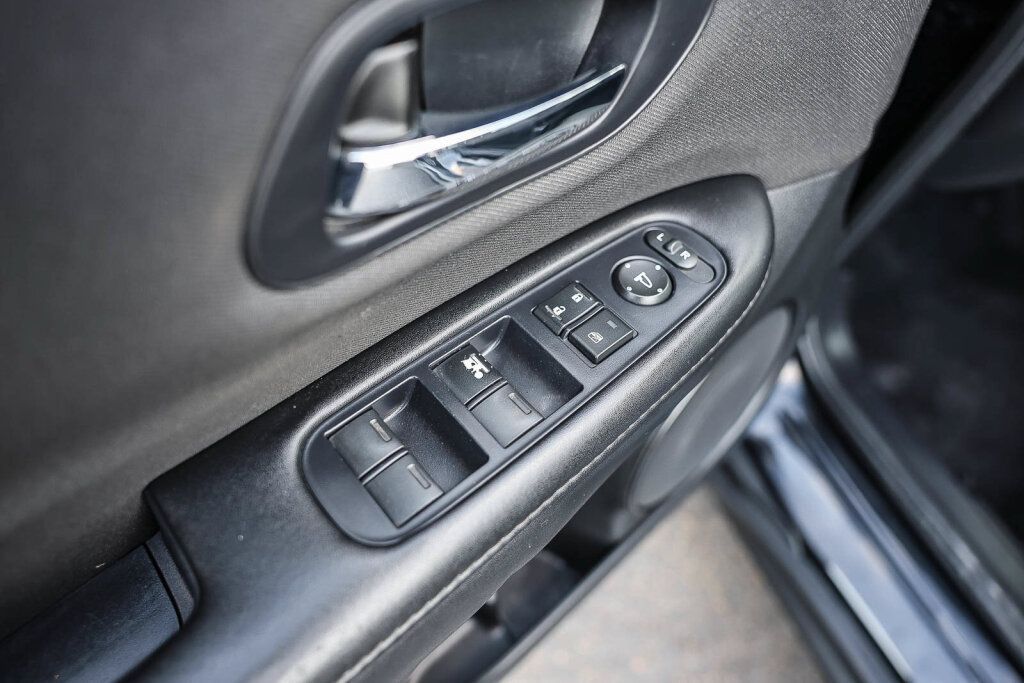 Used 2019 Honda HR-V LX image 9