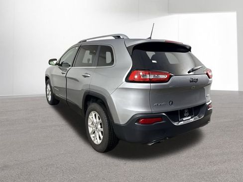 Used 2016 Jeep Cherokee Latitude w/ Cold Weather Group AWD/4WD image 31