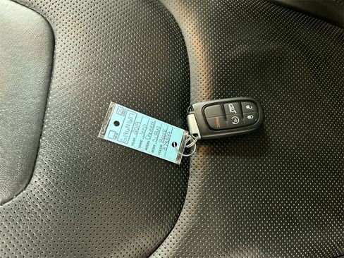 Used 2019 Jeep Cherokee High Altitude image 12