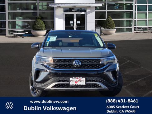 Certified 2023 Volkswagen Taos SE w/ Panoramic Sunroof Package image 2