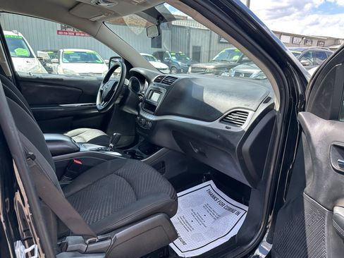 Used 2017 Dodge Journey SXT w/ Comfort/Convenience Group FWD image 12