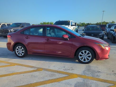Used 2022 Toyota Corolla LE FWD image 4