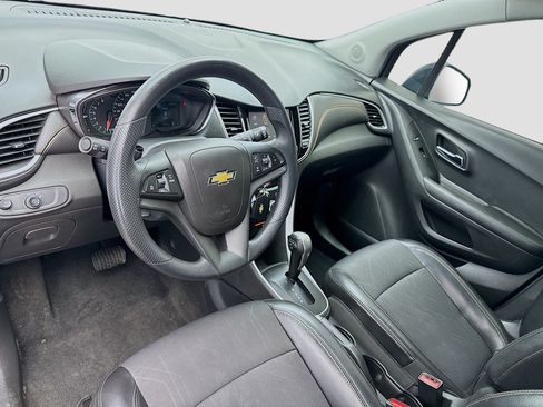 Used 2021 Chevrolet Trax LT AWD/4WD image 7