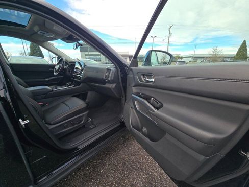 Used 2024 Nissan Pathfinder SL w/ SL Premium Package AWD/4WD image 11