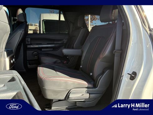 Used 2022 Ford Expedition Max Limited image 17