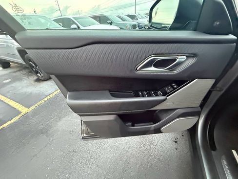 Used 2019 Land Rover Range Rover Velar S image 10