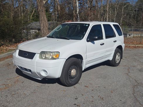 Used 2005 Ford Escape XLS image 1