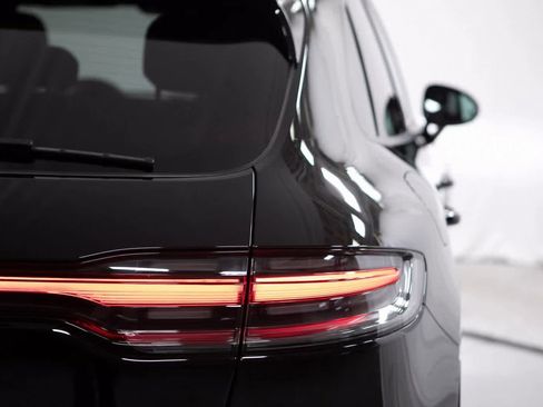 Certified 2025 Porsche Macan image 35