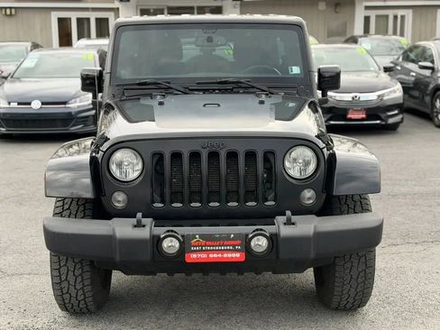Used 2014 Jeep Wrangler Unlimited Sahara image 3