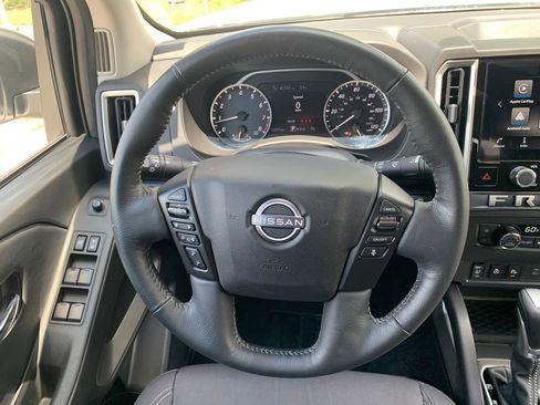 Used 2025 Nissan Frontier SV w/ SV Convenience Package RWD image 12