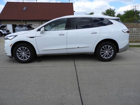 Used 2022 Buick Enclave Essence w/ Trailering Package, 5000 lbs. FWD image 6