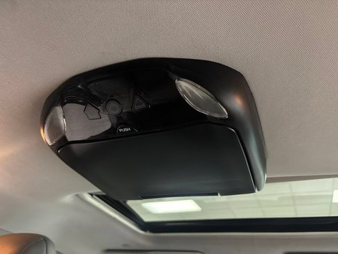 Used 2021 Toyota Sienna XLE FWD image 16