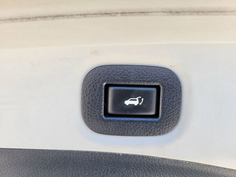 Used 2018 Nissan Rogue SV w/ Premium Package FWD image 36