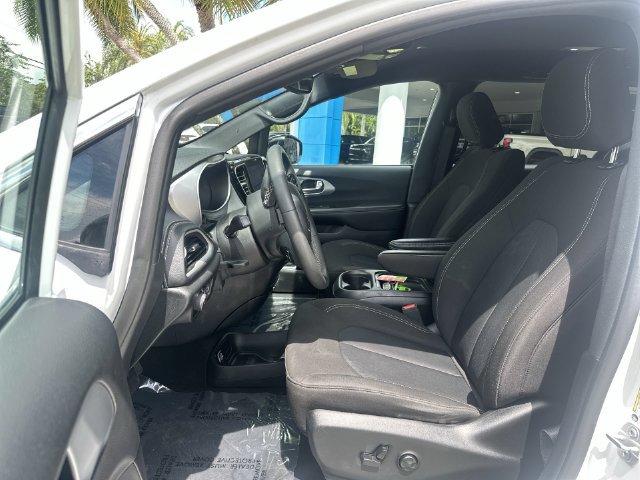 Used 2024 Chrysler Pacifica Touring FWD image 30