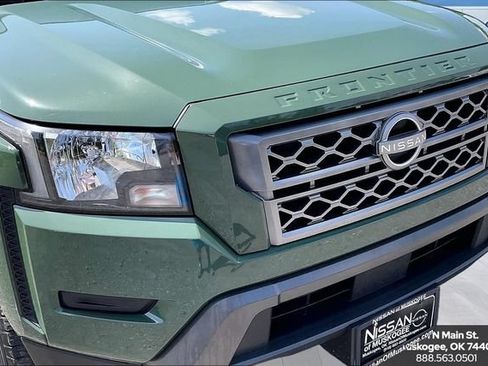 Used 2024 Nissan Frontier SV w/ Technology Package RWD image 31