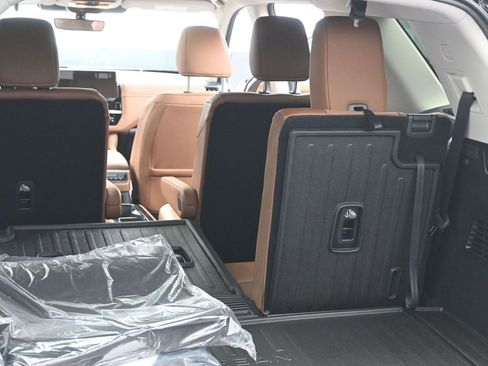 New 2026 Nissan Pathfinder Platinum w/ Lighting Package AWD/4WD image 23