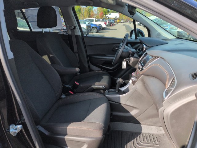 Used 2022 Chevrolet Trax LS w/ Tint and Cruise Package AWD/4WD image 15
