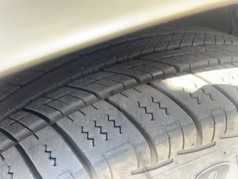 Used 2017 Toyota Sienna XLE Premium FWD image 5