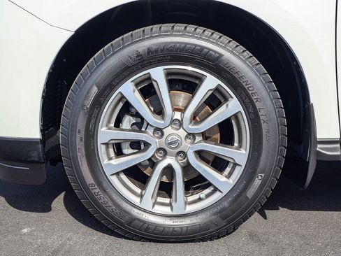 Used 2015 Nissan Pathfinder SL w/ Cargo Package image 17