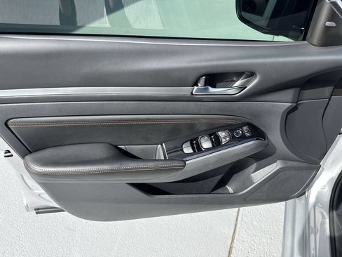 Used 2023 Nissan Altima 2.5 SR FWD image 39