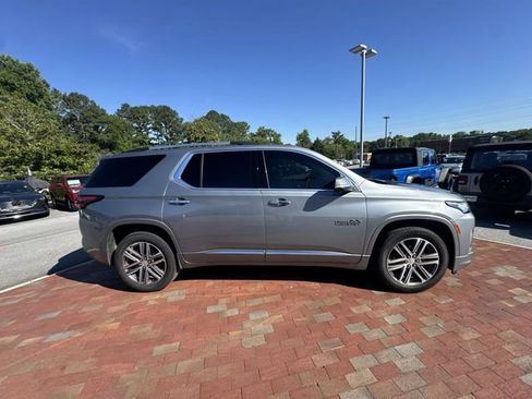 Used 2023 Chevrolet Traverse High Country FWD image 16