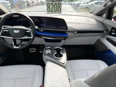 Certified 2025 Cadillac Optiq Sport 1 w/ LPO, Floor Liner Package AWD/4WD image 33