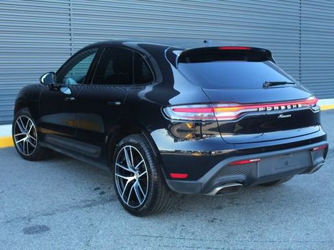 Certified 2023 Porsche Macan image 3