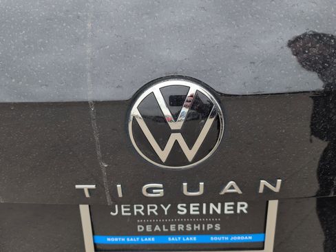 Used 2023 Volkswagen Tiguan SE R-Line image 14